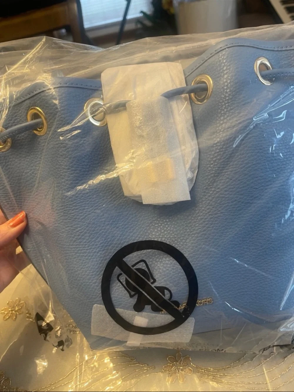 NWT Michael Kors women’s Avery bucket messenger hand bag French blue medium size